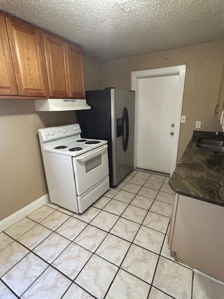 3147 69th Ave N - Photo 5 of 15