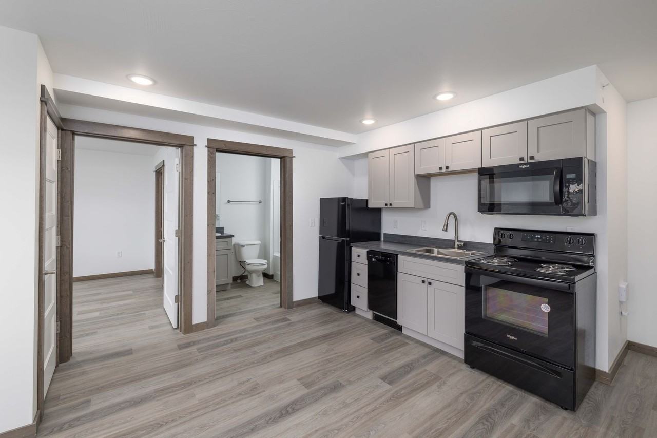 1900 Cruiser Lane - Photo 2 of 8