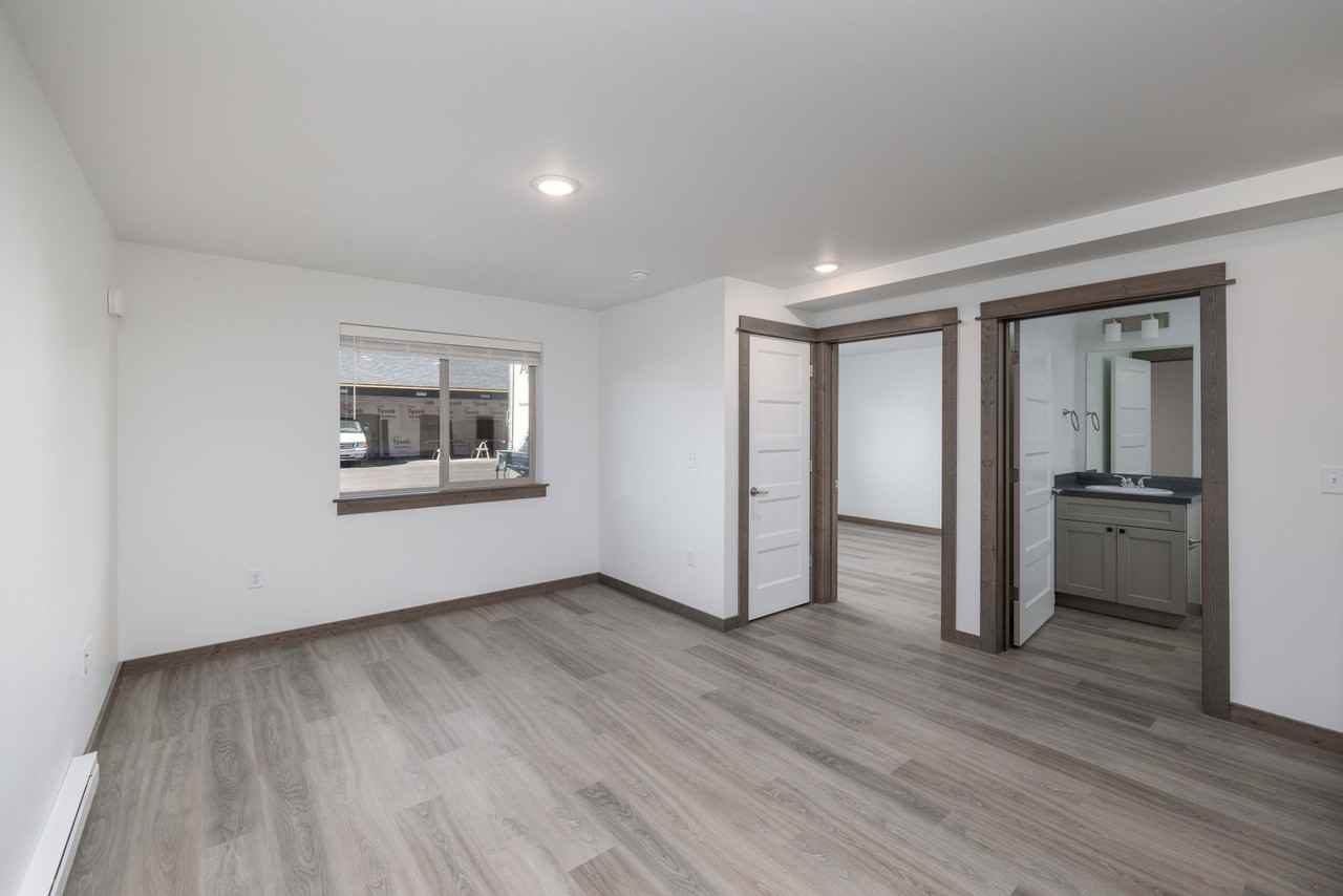 1900 Cruiser Lane - Photo 4 of 8