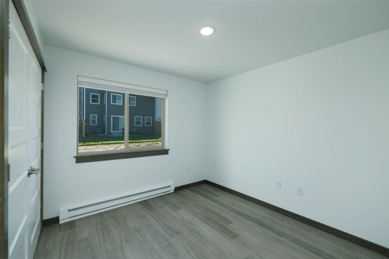 1900 Cruiser Lane - Photo 7 of 47