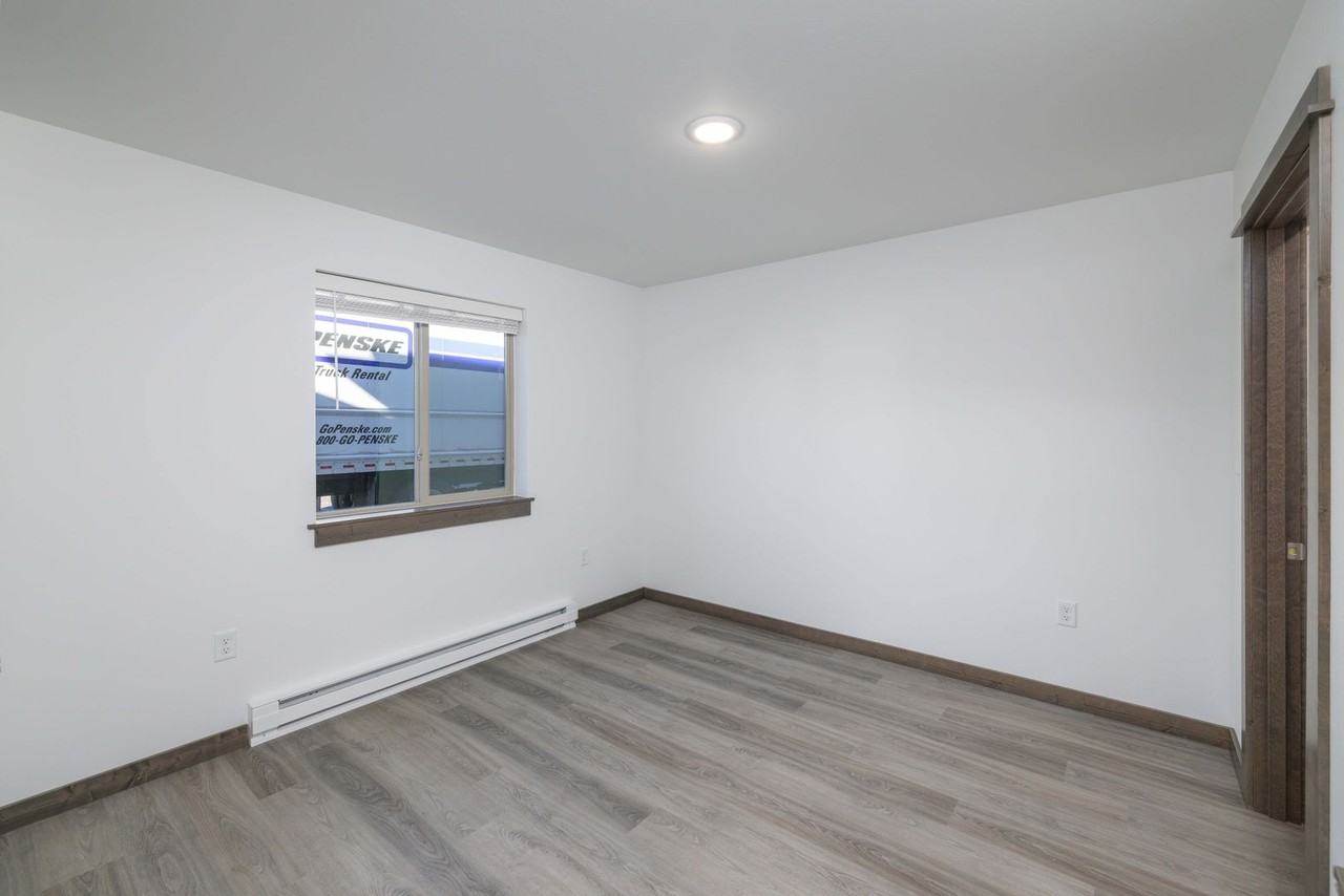 1900 Cruiser Lane - Photo 5 of 8