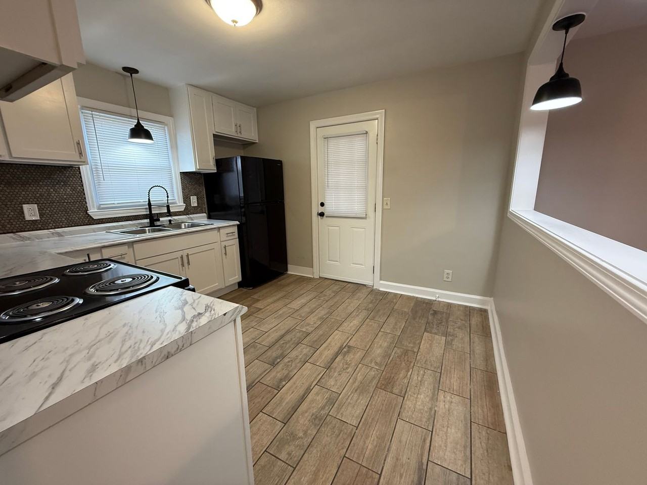 426 N Elm St Nw - Photo 4 of 13