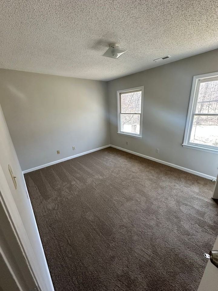 4651 Ogburn Ave - Photo 3 of 10