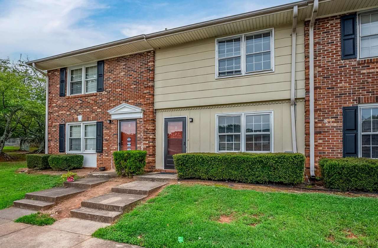 Emerald Commons Welcomes you! - Photo 2 of 10