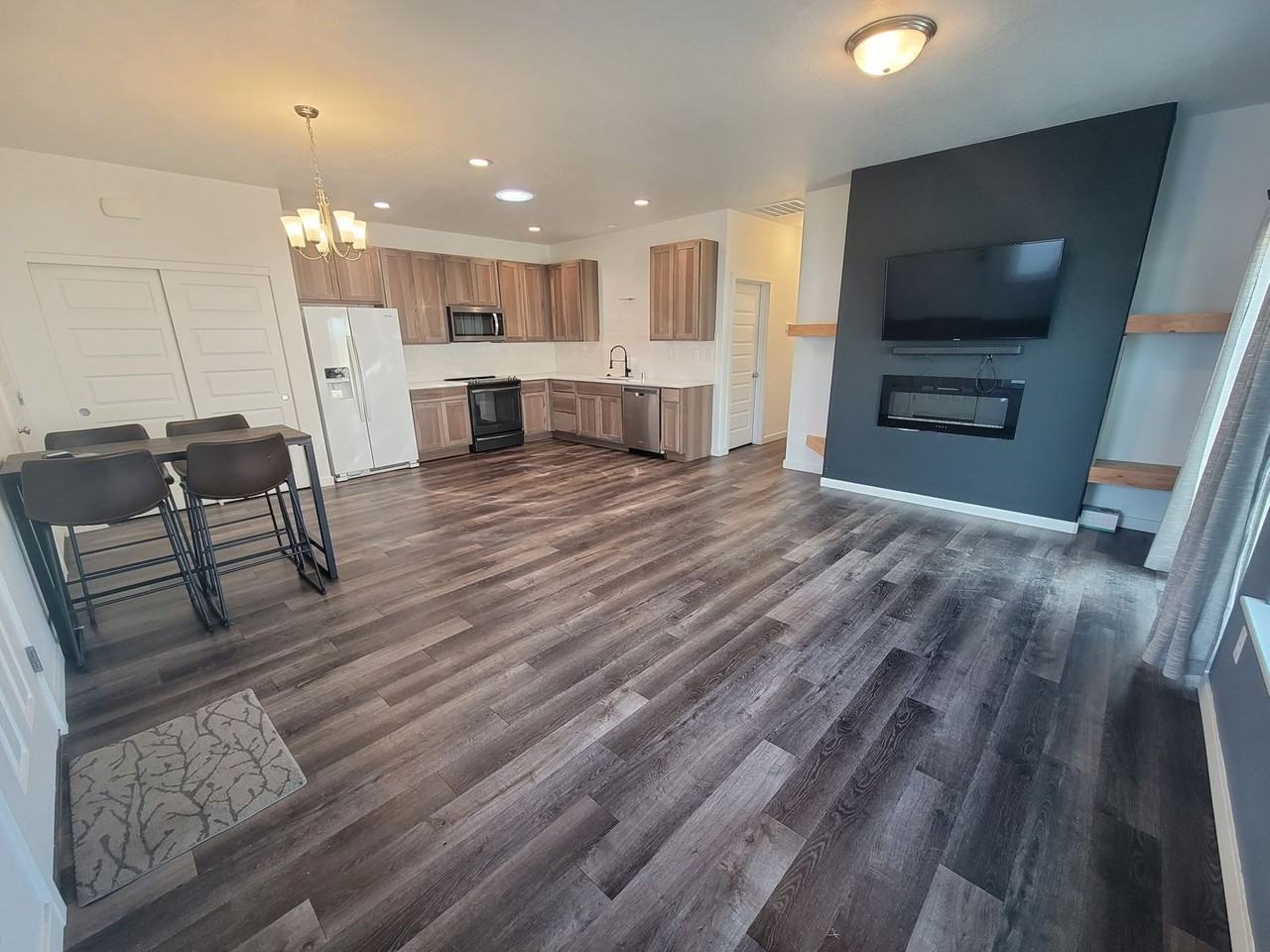 1303 14th St - Photo 2 of 14