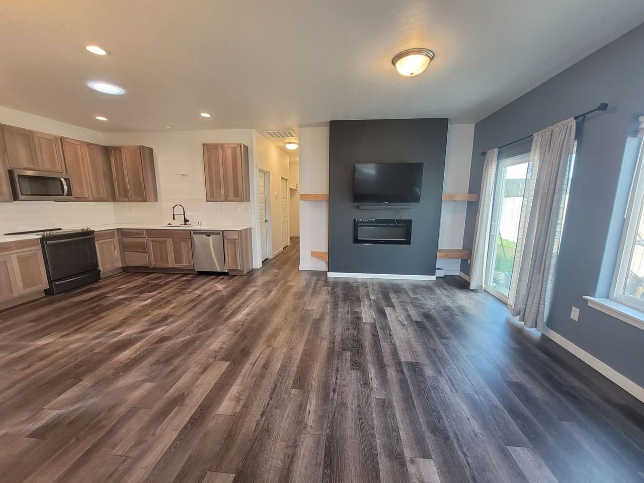 1303 14th St - Photo 3 of 14