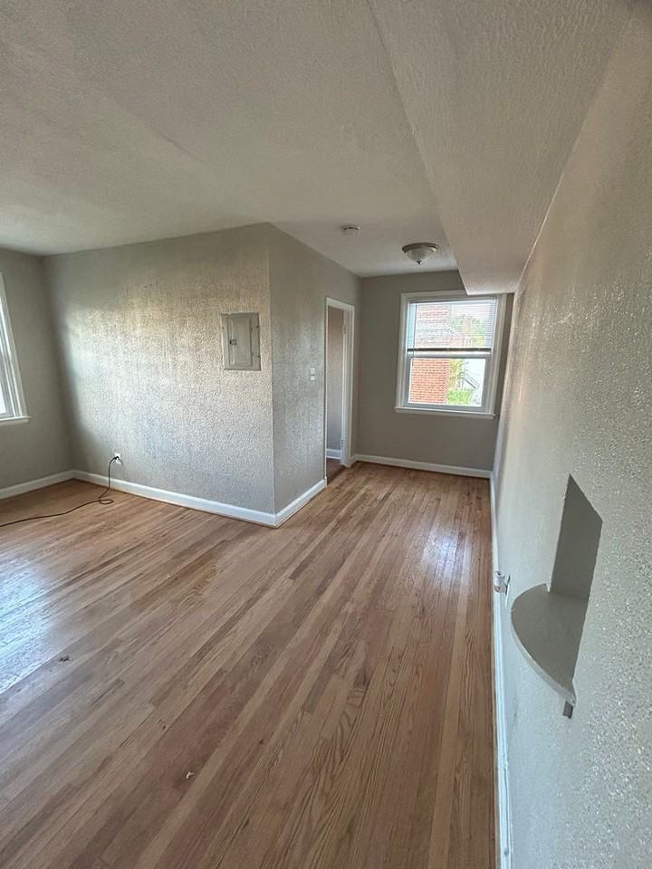 449 Burbank St Se - Photo 2 of 6