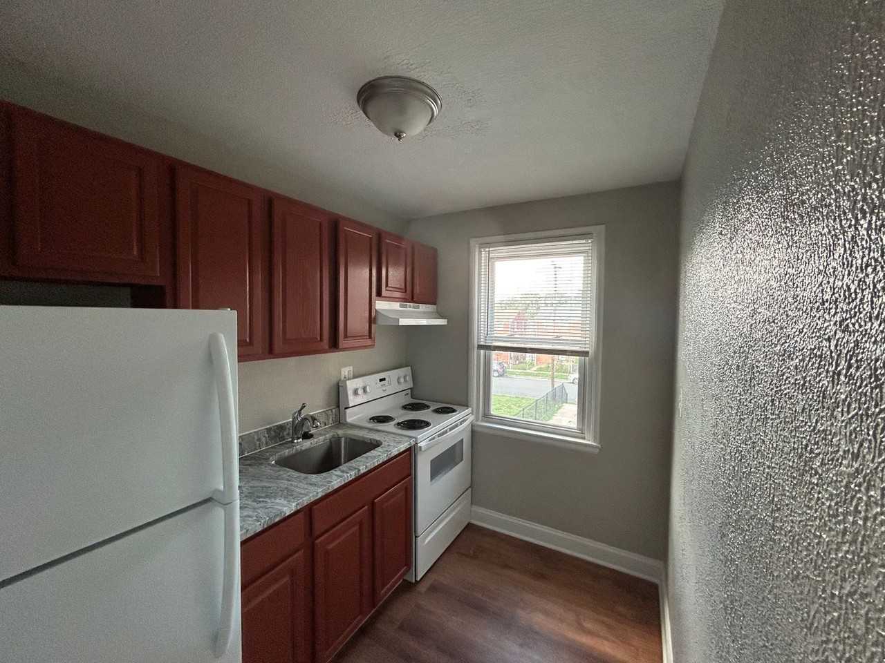449 Burbank St Se - Photo 5 of 6