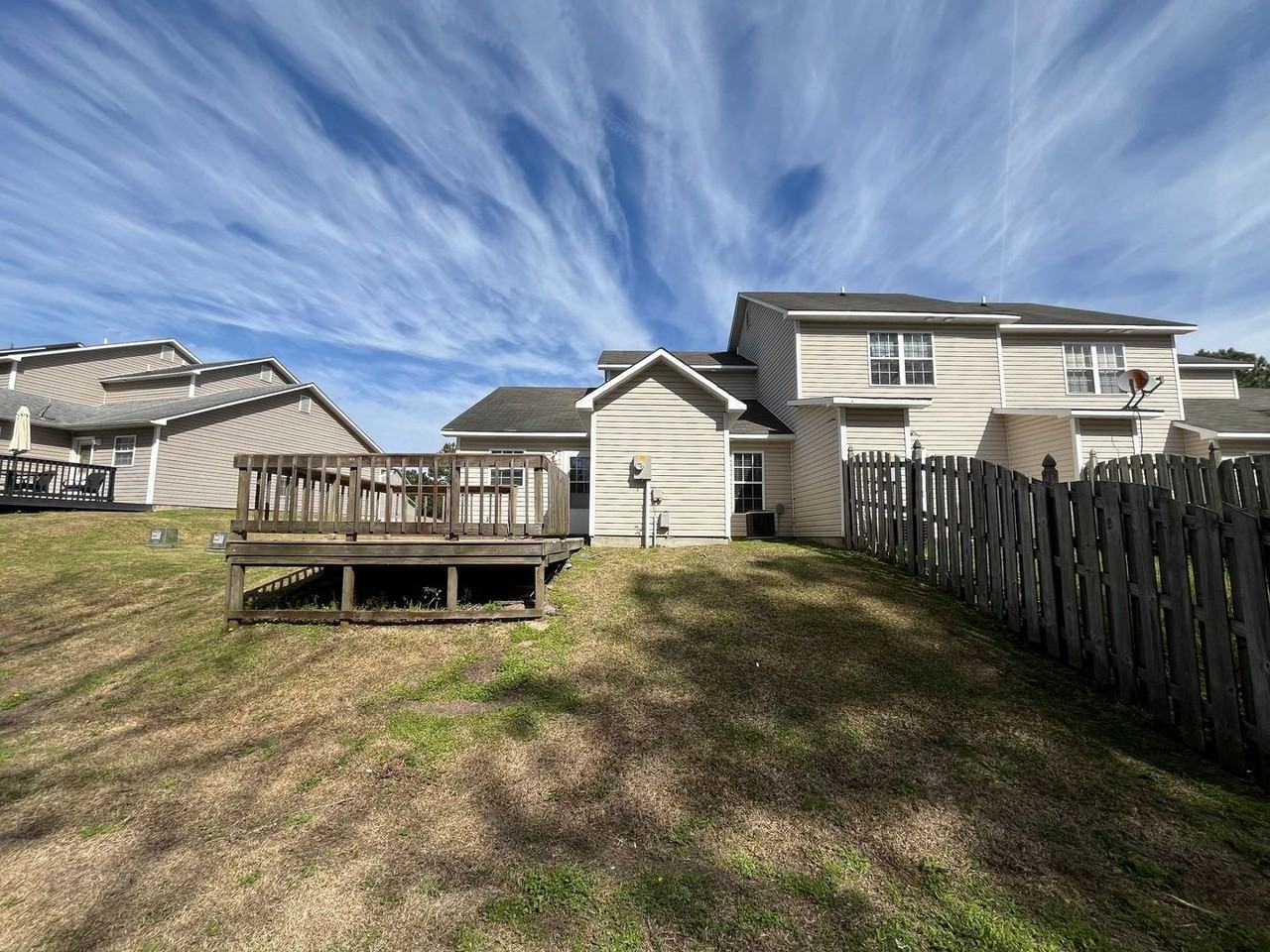 400 Meadowbrook Ln - Photo 5 of 33