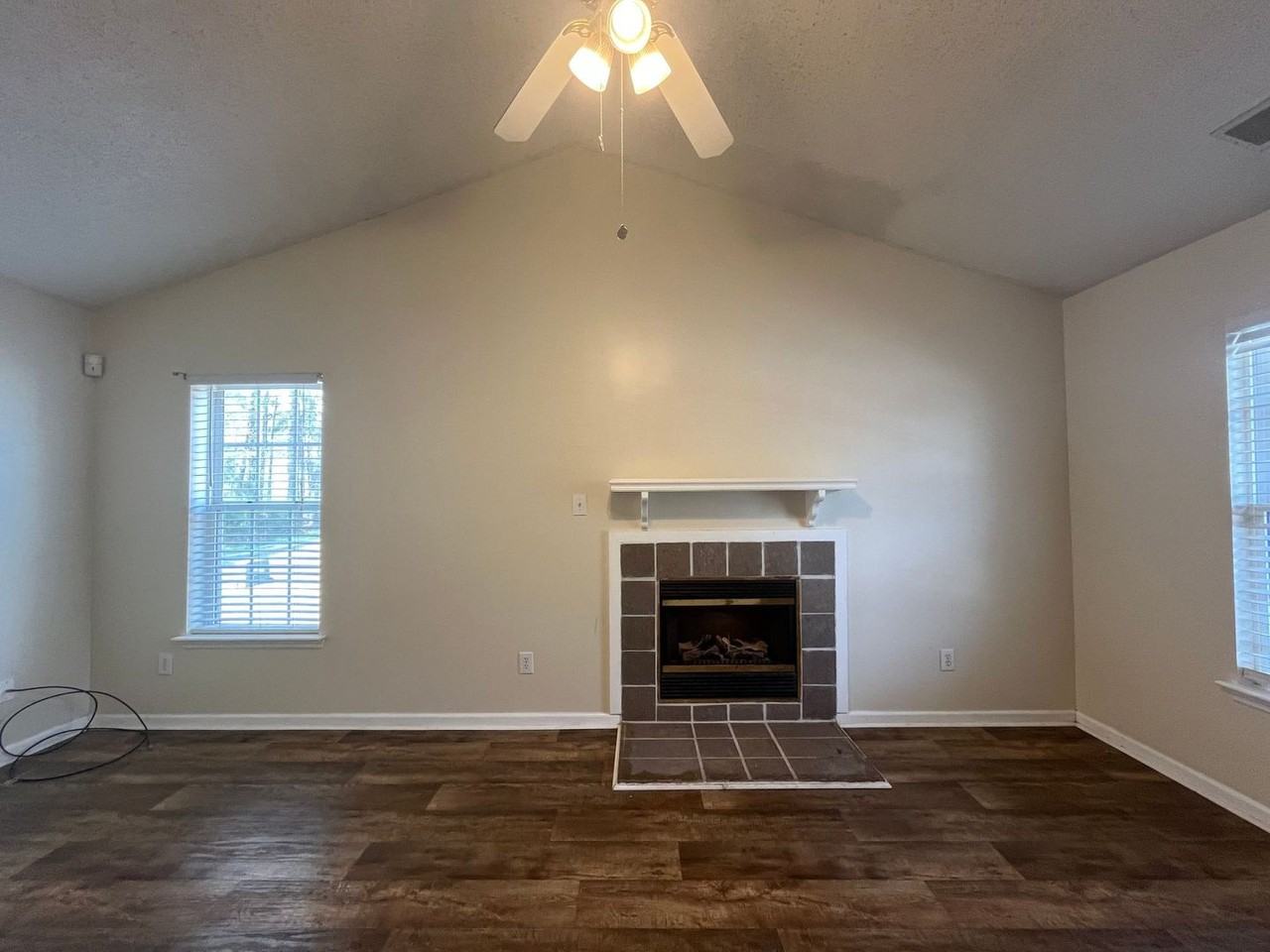 400 Meadowbrook Ln - Photo 7 of 33