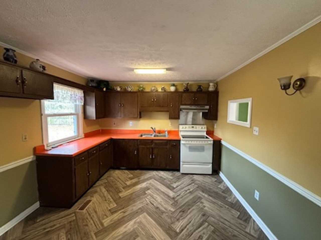 3718 Pioneer Dr - Photo 3 of 10
