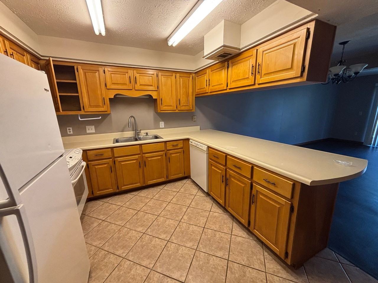 6441 Oakshore Dr - Photo 3 of 17