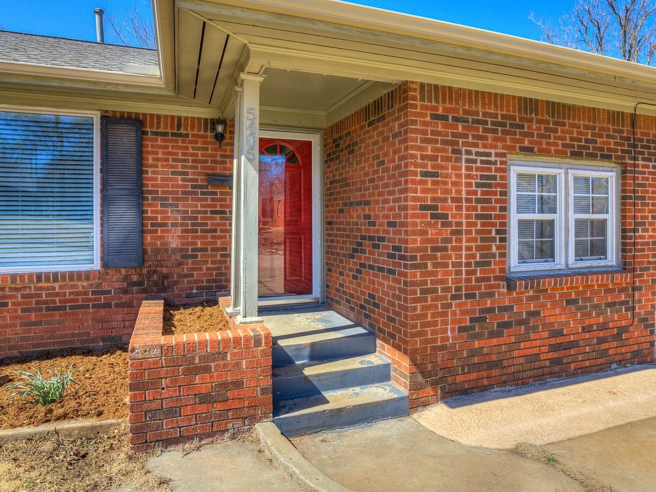 5405 N Hudson Ave - Photo 2 of 32