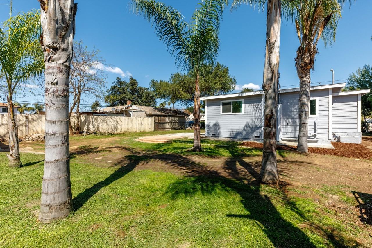 1041 S Orange St - Photo 2 of 16