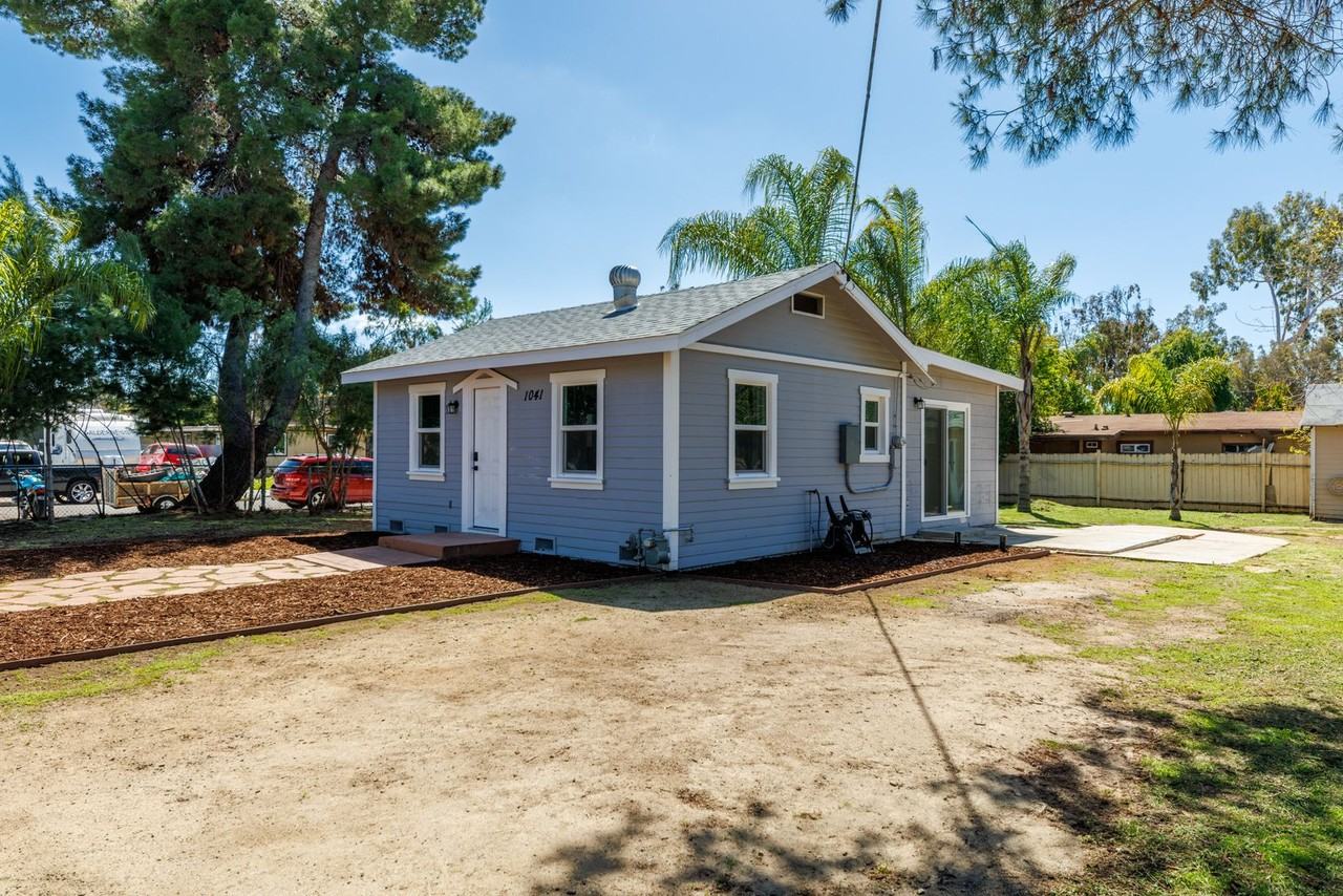 1041 S Orange St - Photo 3 of 16