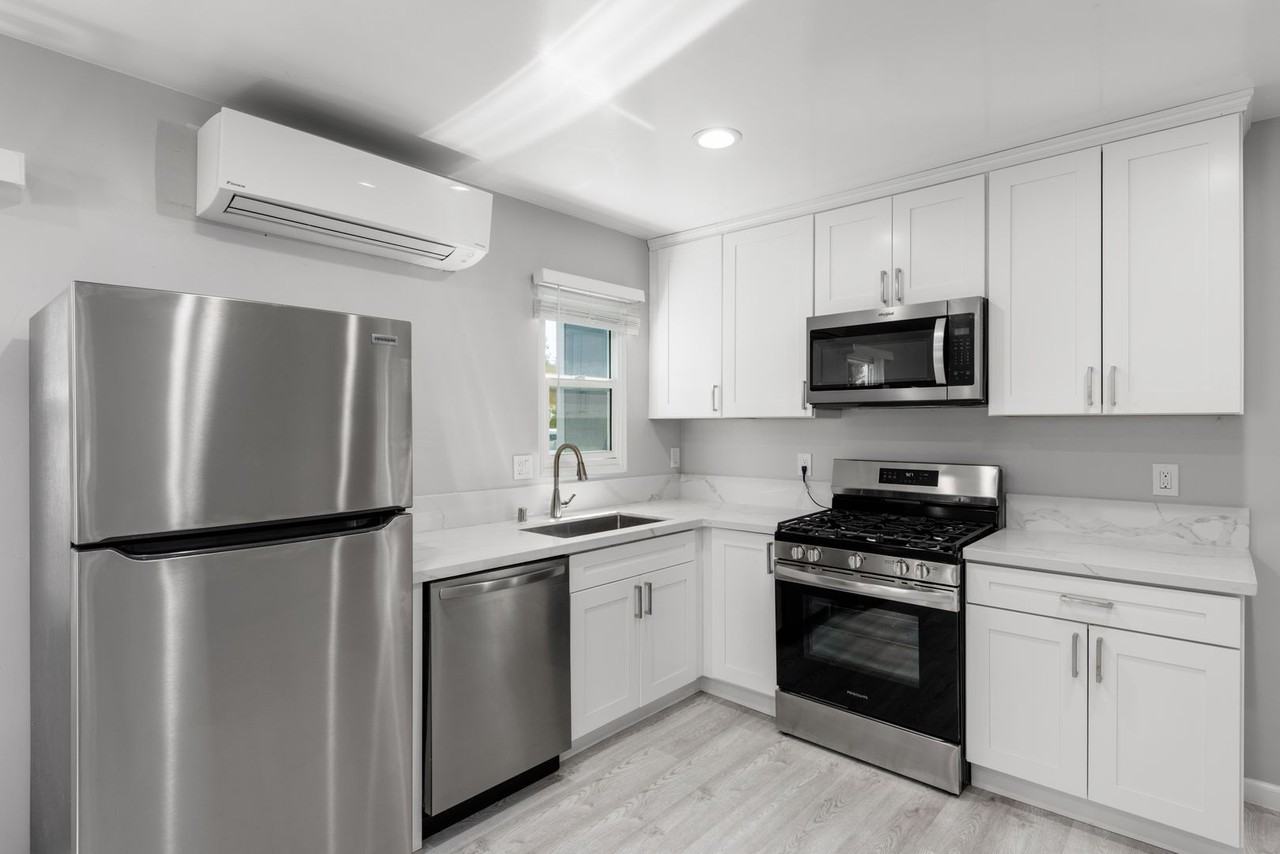 1041 S Orange St - Photo 4 of 16