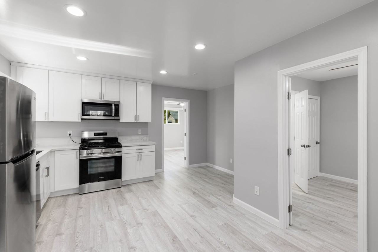 1041 S Orange St - Photo 7 of 16