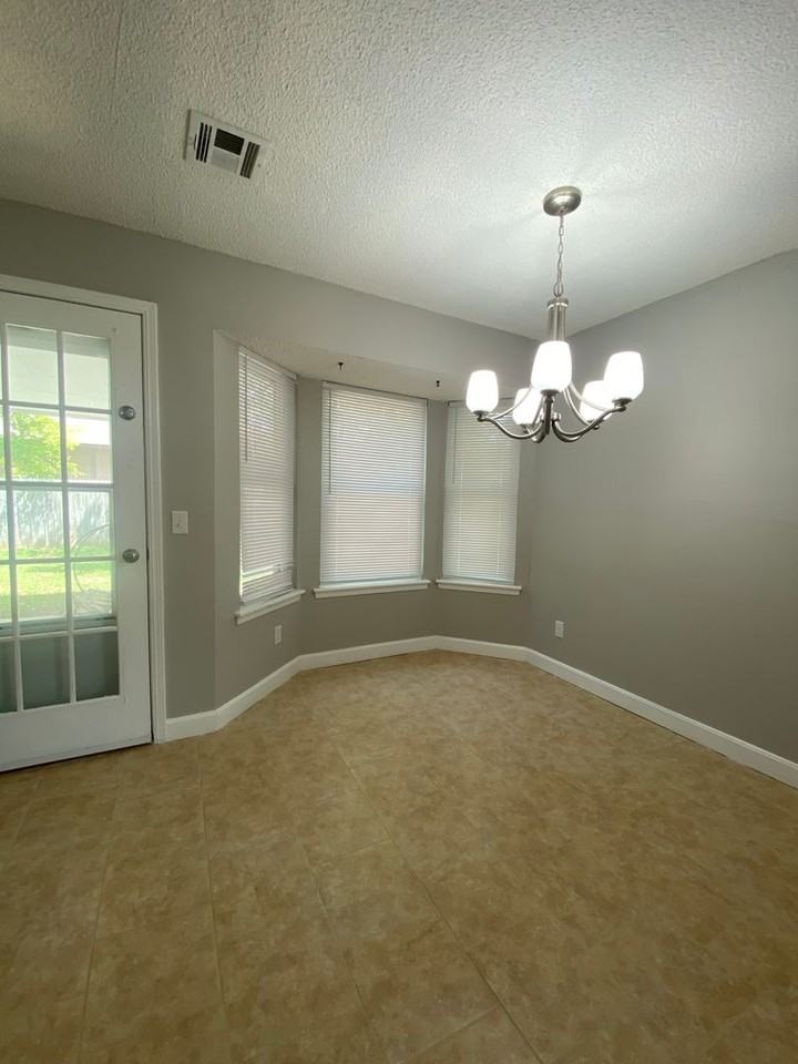 2909 S Narcissus Ave - Photo 3 of 17