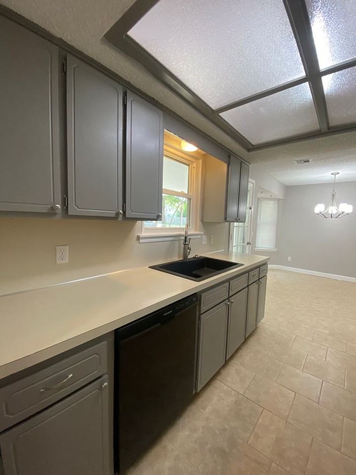 2909 S Narcissus Ave - Photo 4 of 17