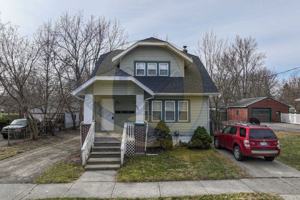 featured image of 829 Clinton St