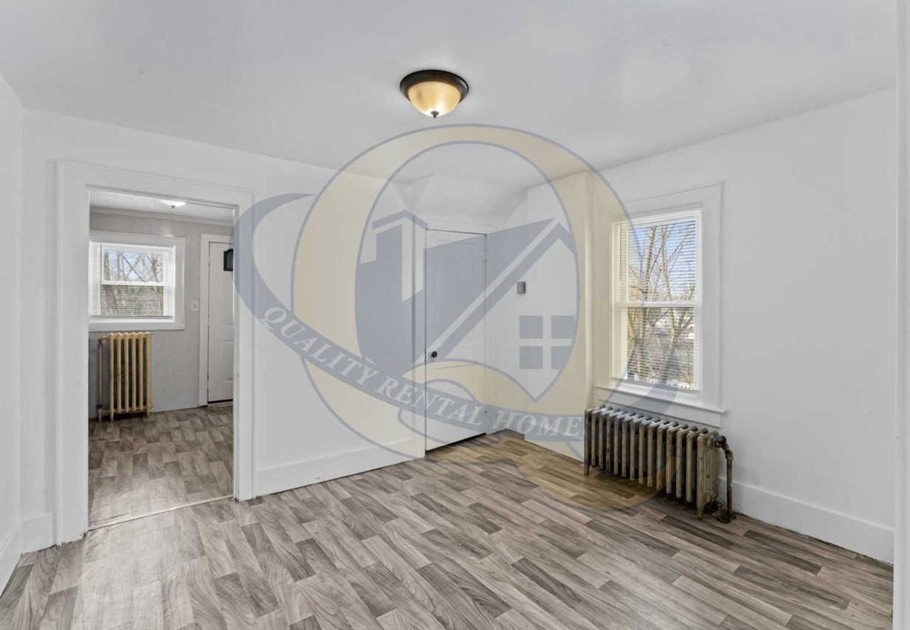 829 Clinton St - Photo 2 of 13