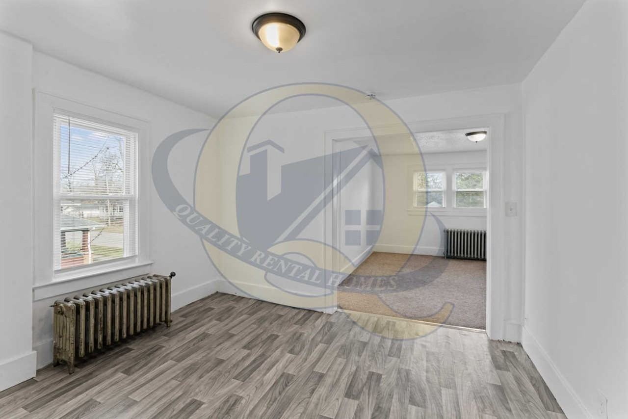 829 Clinton St - Photo 3 of 13