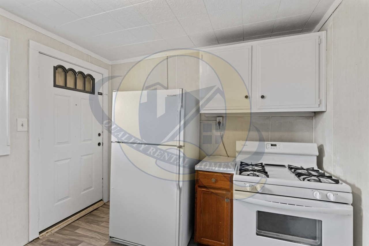 829 Clinton St - Photo 7 of 13
