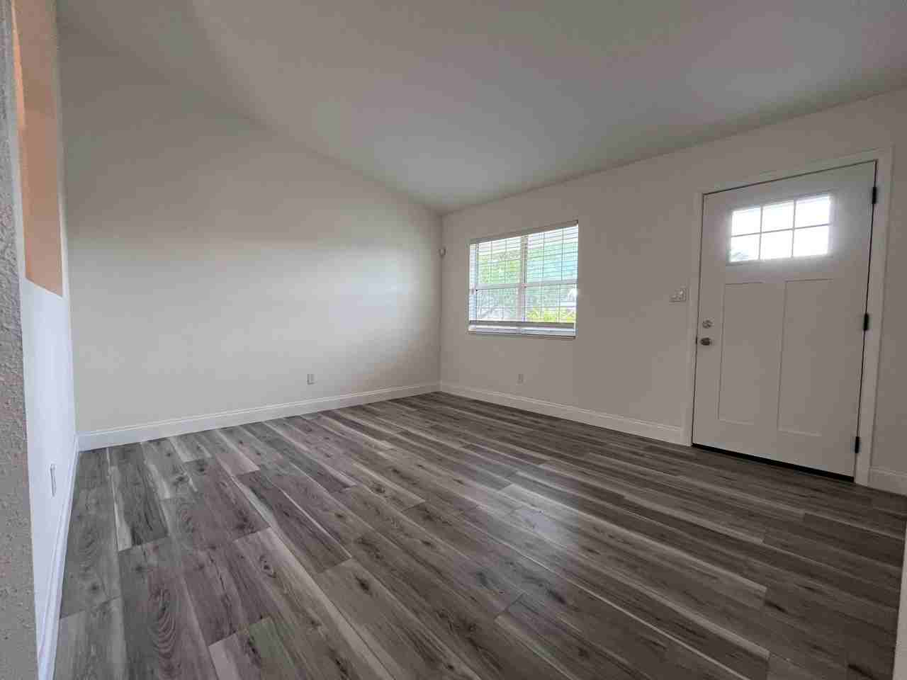 414 Tranquille Oaks Dr - Photo 2 of 16