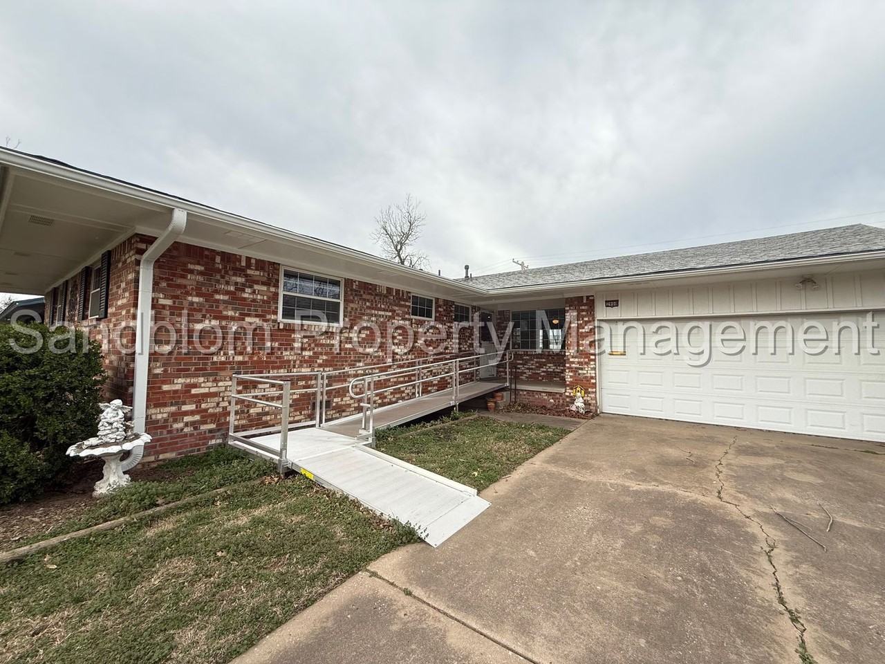 2908 S Braden Ave - Photo 2 of 18