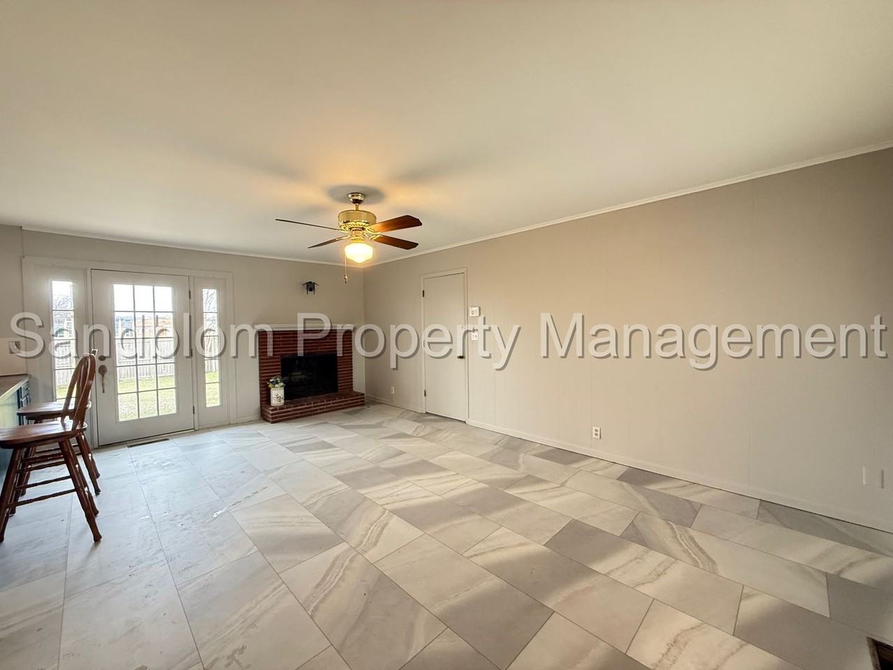 2908 S Braden Ave - Photo 3 of 18