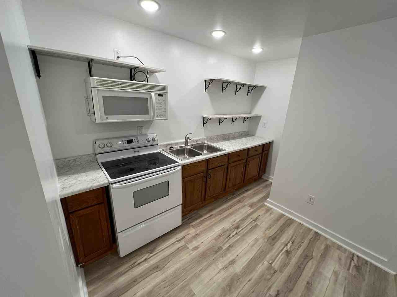 735 10th Street - Photo 5 of 37