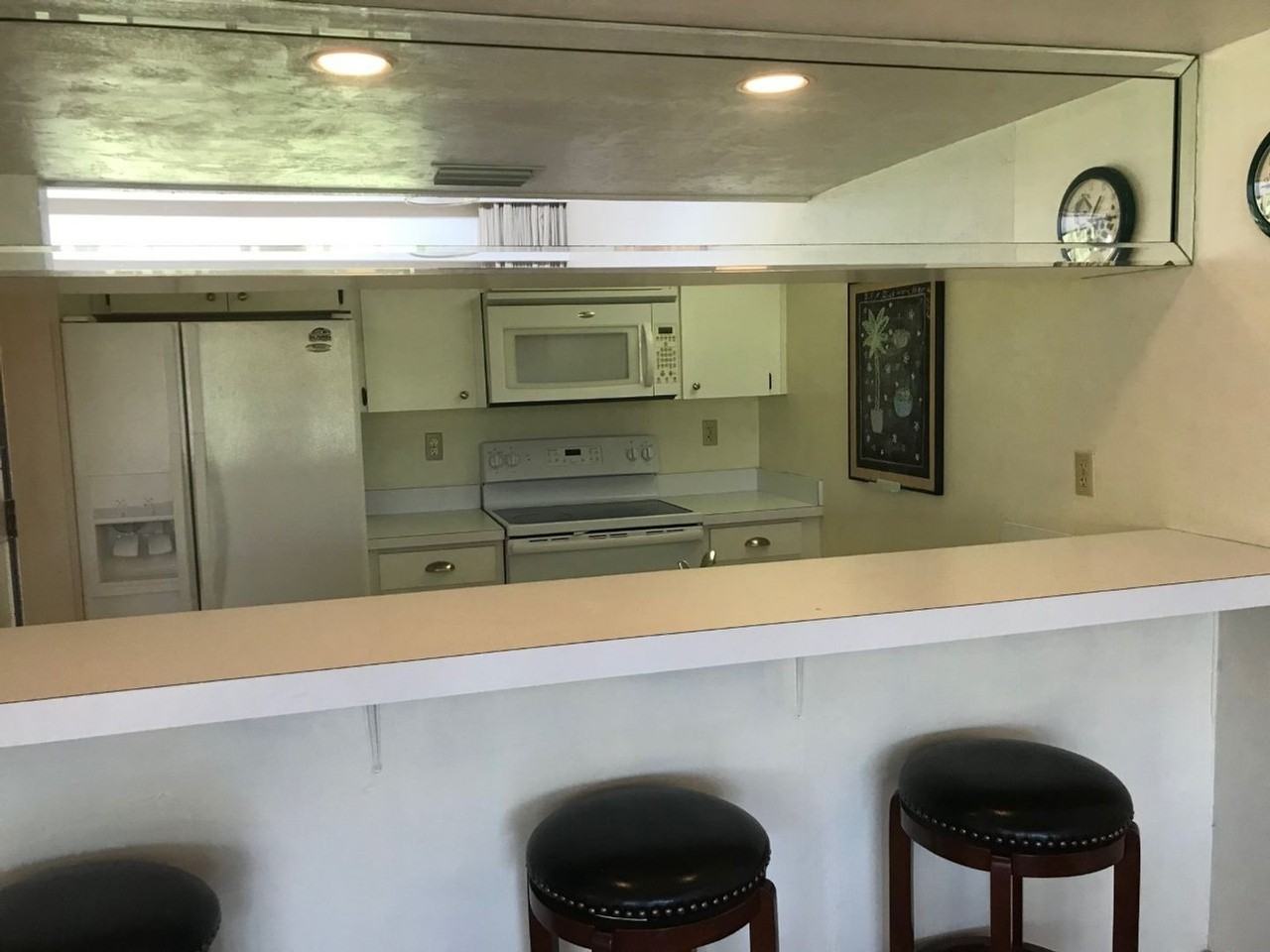 4137 Abbey Ct - Photo 3 of 9