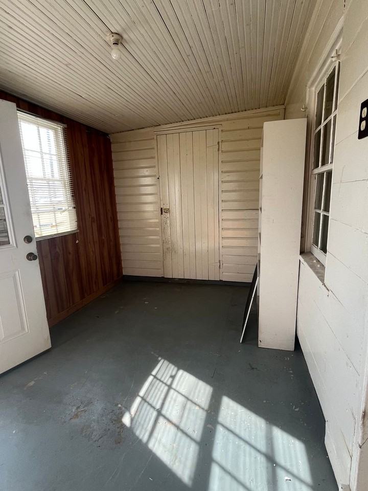 676 Westminster Ave - Photo 3 of 13