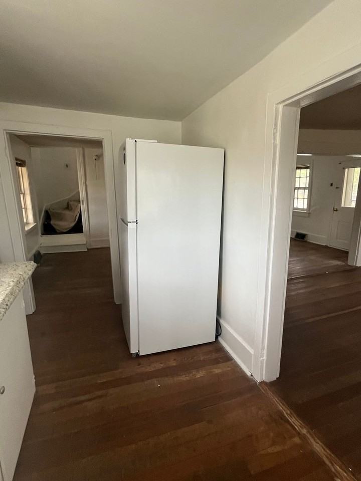 676 Westminster Ave - Photo 5 of 13