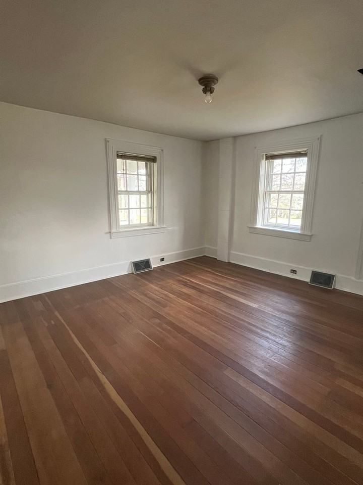 676 Westminster Ave - Photo 6 of 13