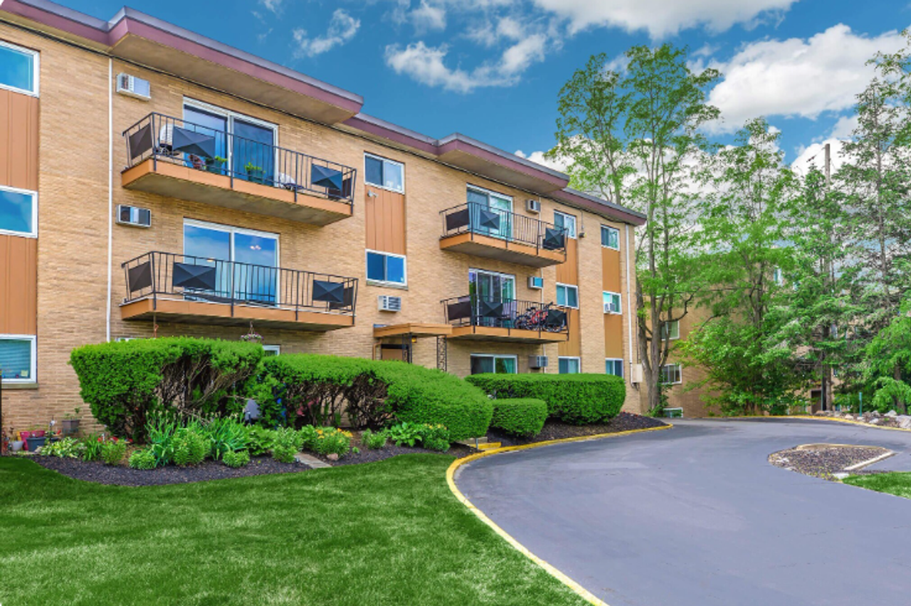 A FRESH START AT PARK HOUSE APARTMENTS! - Photo 2 of 9