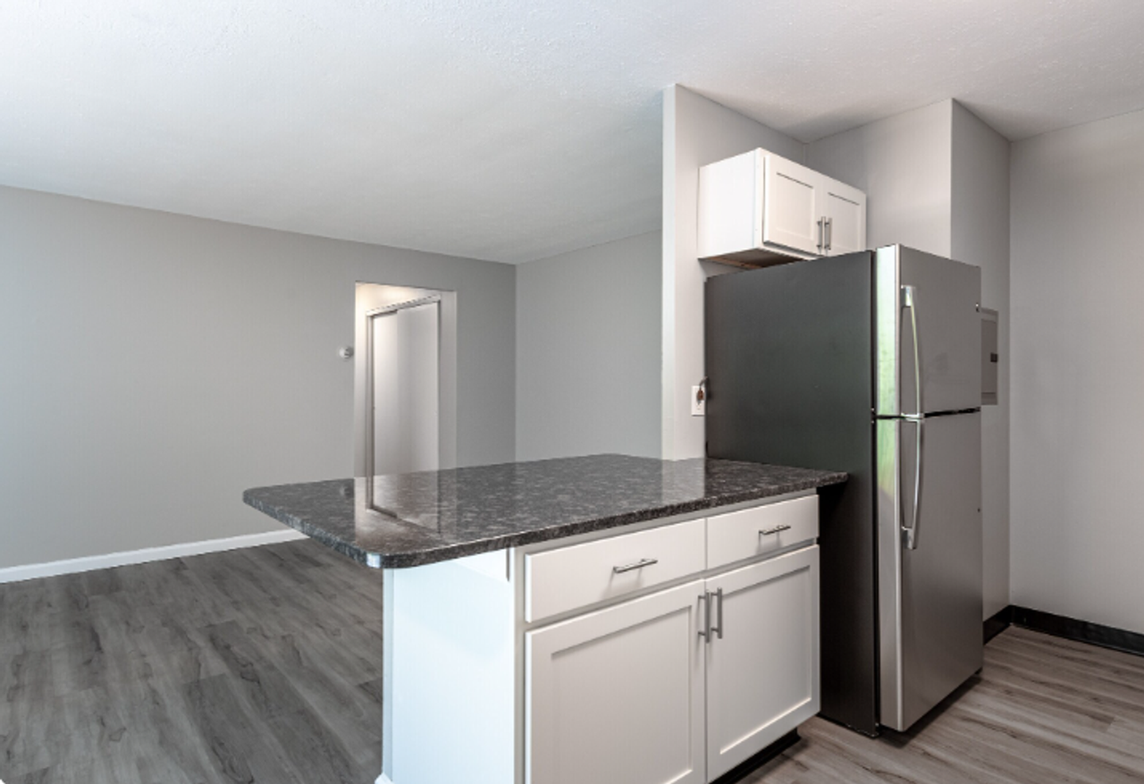 A FRESH START AT PARK HOUSE APARTMENTS! - Photo 3 of 9