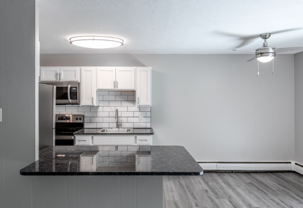 A FRESH START AT PARK HOUSE APARTMENTS! - Photo 4 of 9