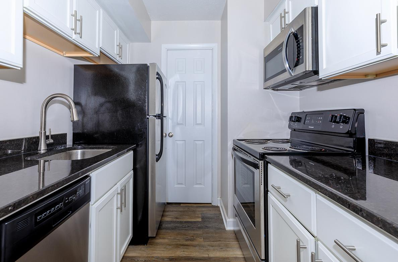 Summertree 7701 Sharon Dr - Photo 4 of 20