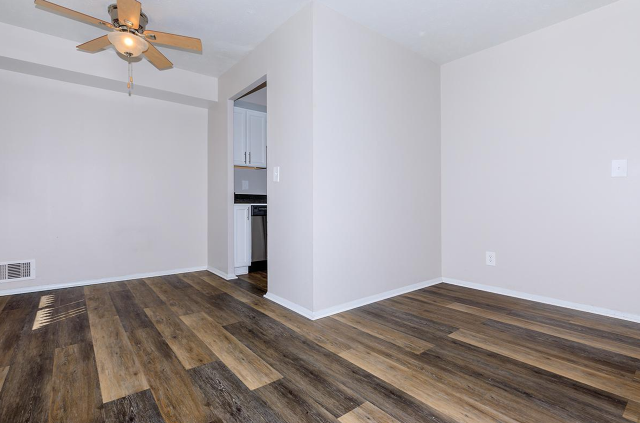 Summertree 7701 Sharon Dr - Photo 6 of 20