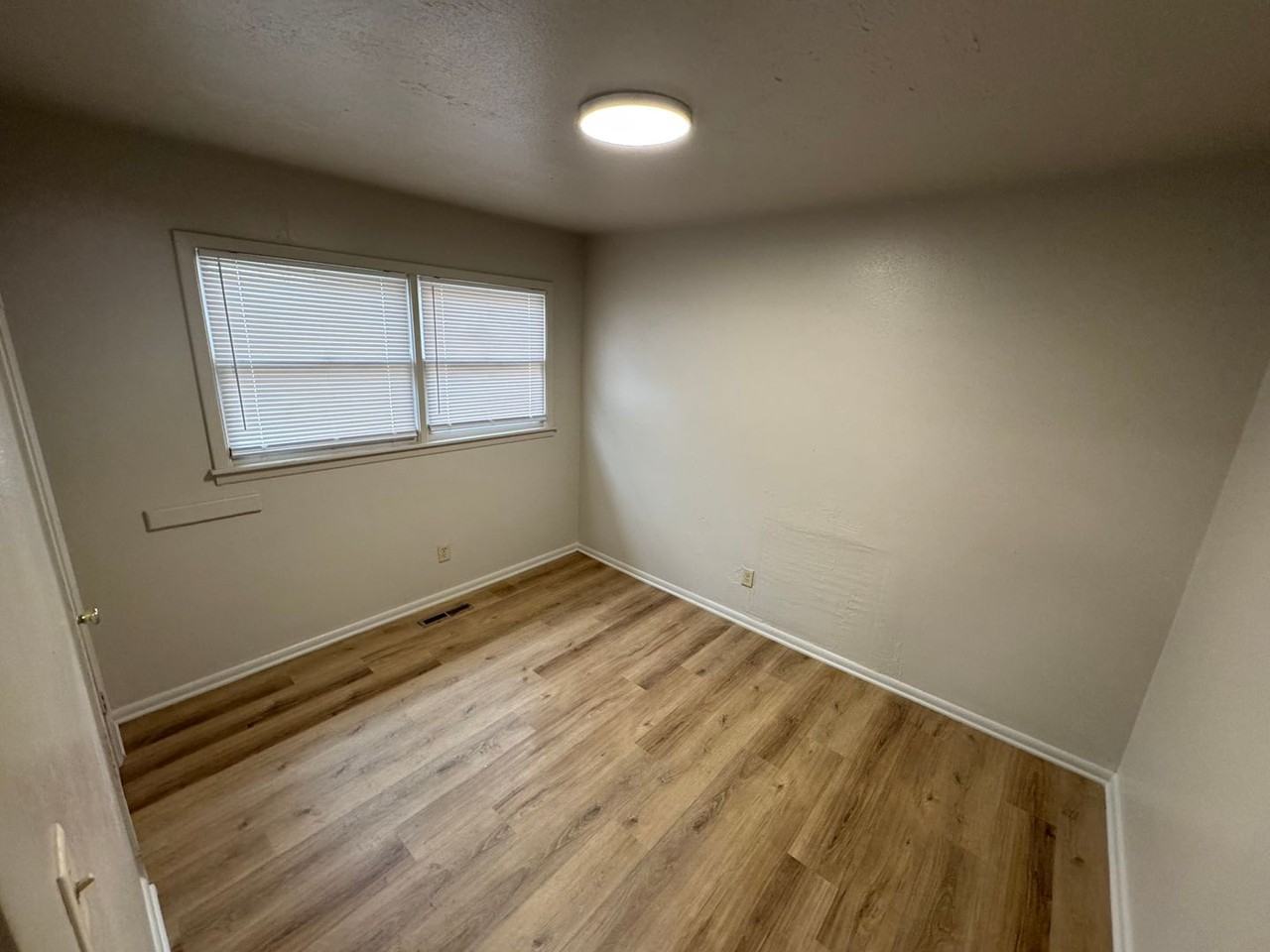 2904 E 24th St N - Photo 3 of 7