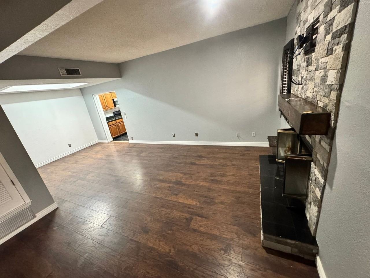 4618 N Stanton St - Photo 6 of 38