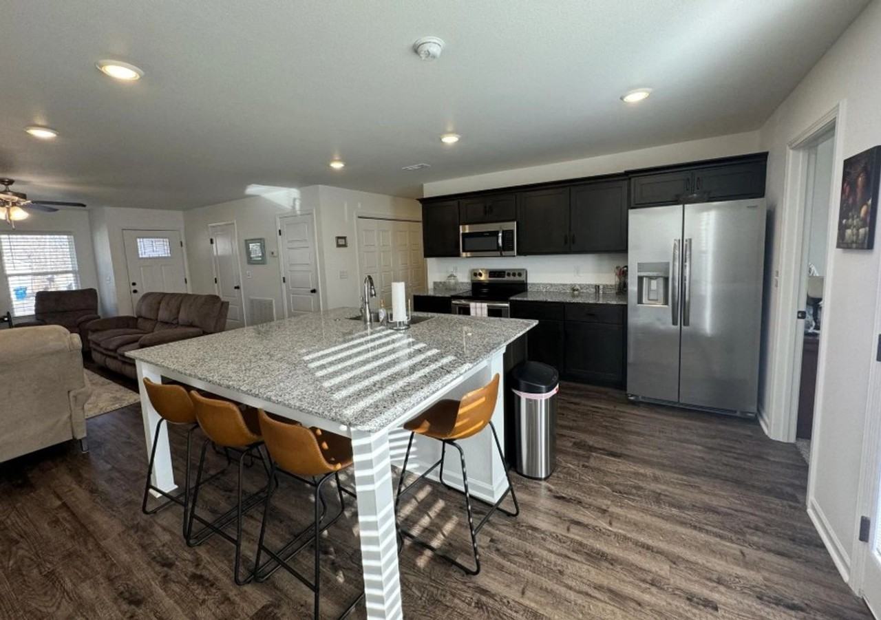 211 S Galena Ave - Photo 4 of 17