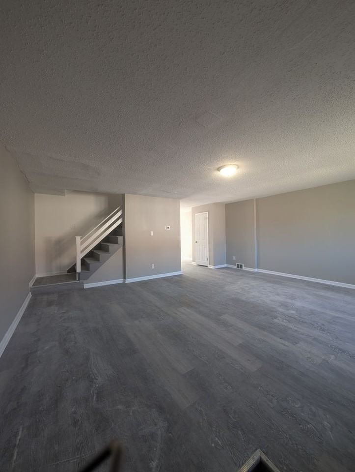 1692 Powell Rd - Photo 3 of 20