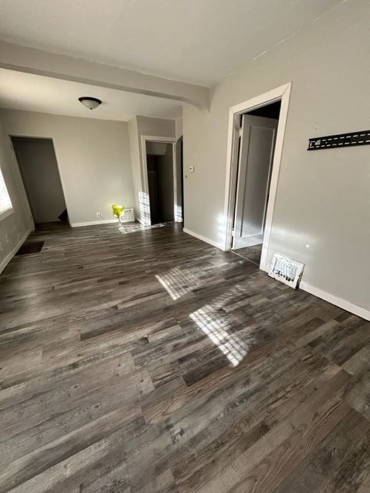 919 S Sherman Ave - Photo 2 of 8