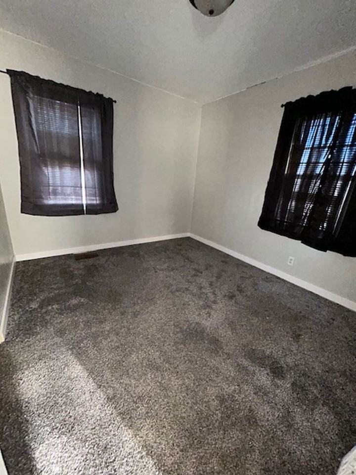 919 S Sherman Ave - Photo 3 of 8