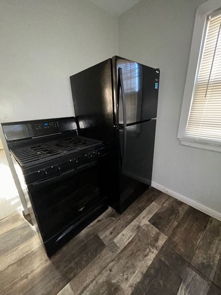 919 S Sherman Ave - Photo 4 of 8