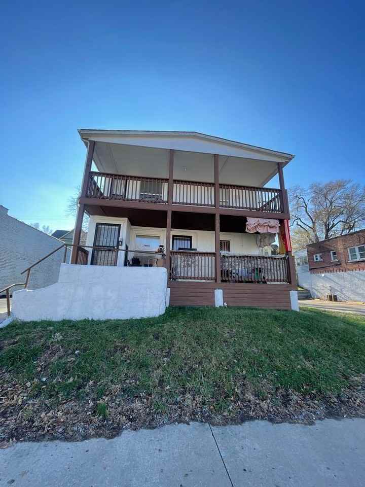 3411 Strong Ave - Photo 2 of 24