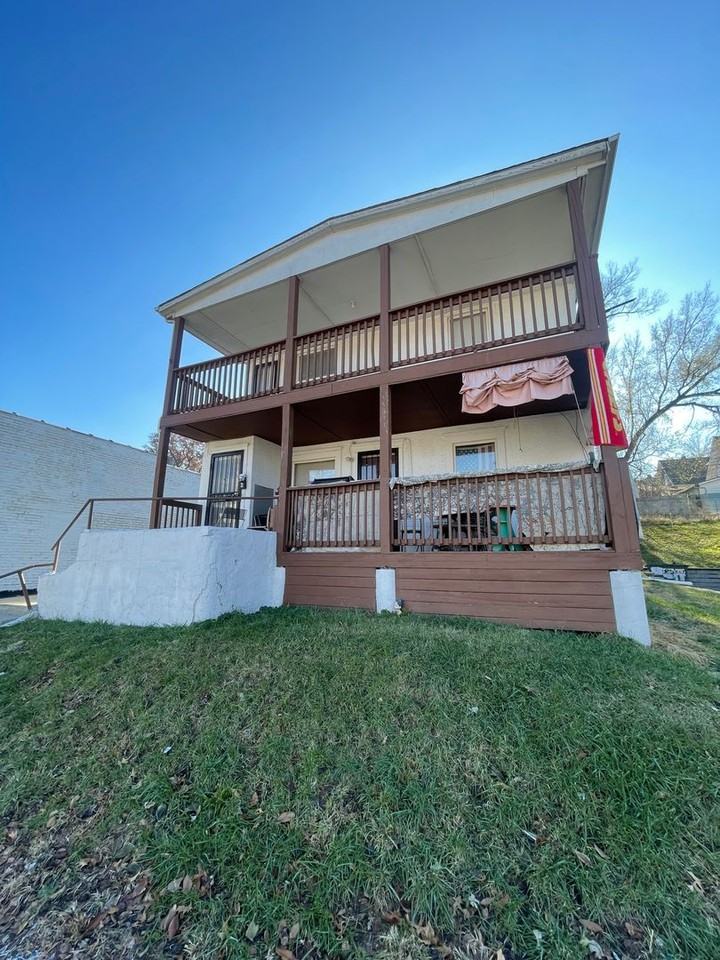 3411 Strong Ave - Photo 4 of 24