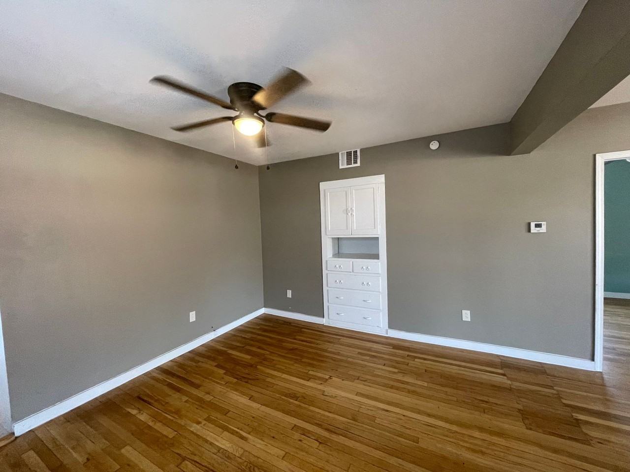 3411 Strong Ave - Photo 6 of 24